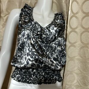 Suzy shier ruffle blouse xsmall